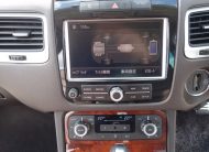 VW TOUREG HYBRID SILVER