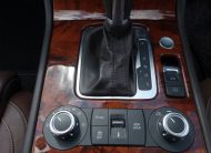 VW TOUREG HYBRID SILVER