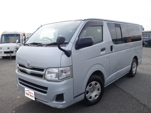 T.HIACE VAN SILVER