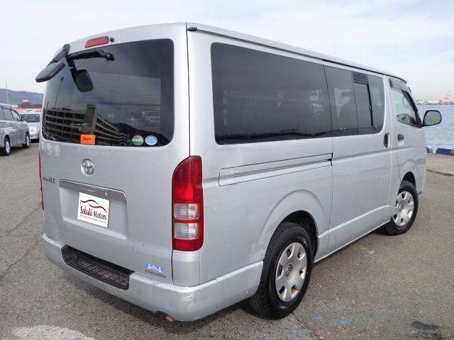 T.HIACE VAN SILVER