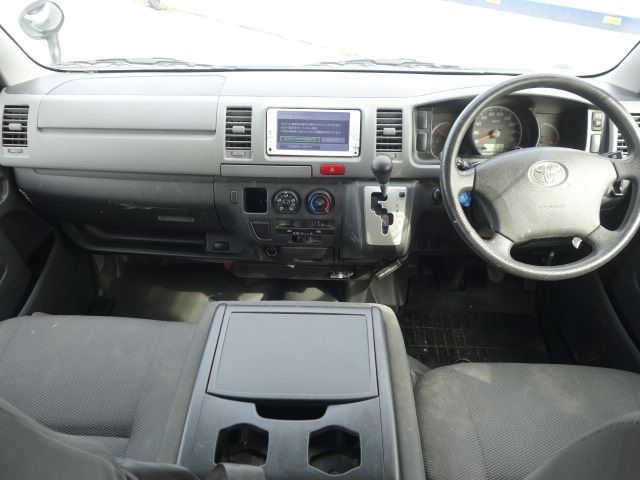 T.HIACE VAN SILVER