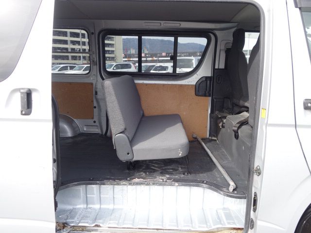 T.HIACE VAN SILVER