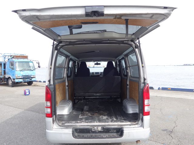 T.HIACE VAN SILVER