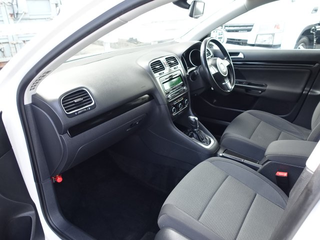 VW. GOLF VARIANT WHITE