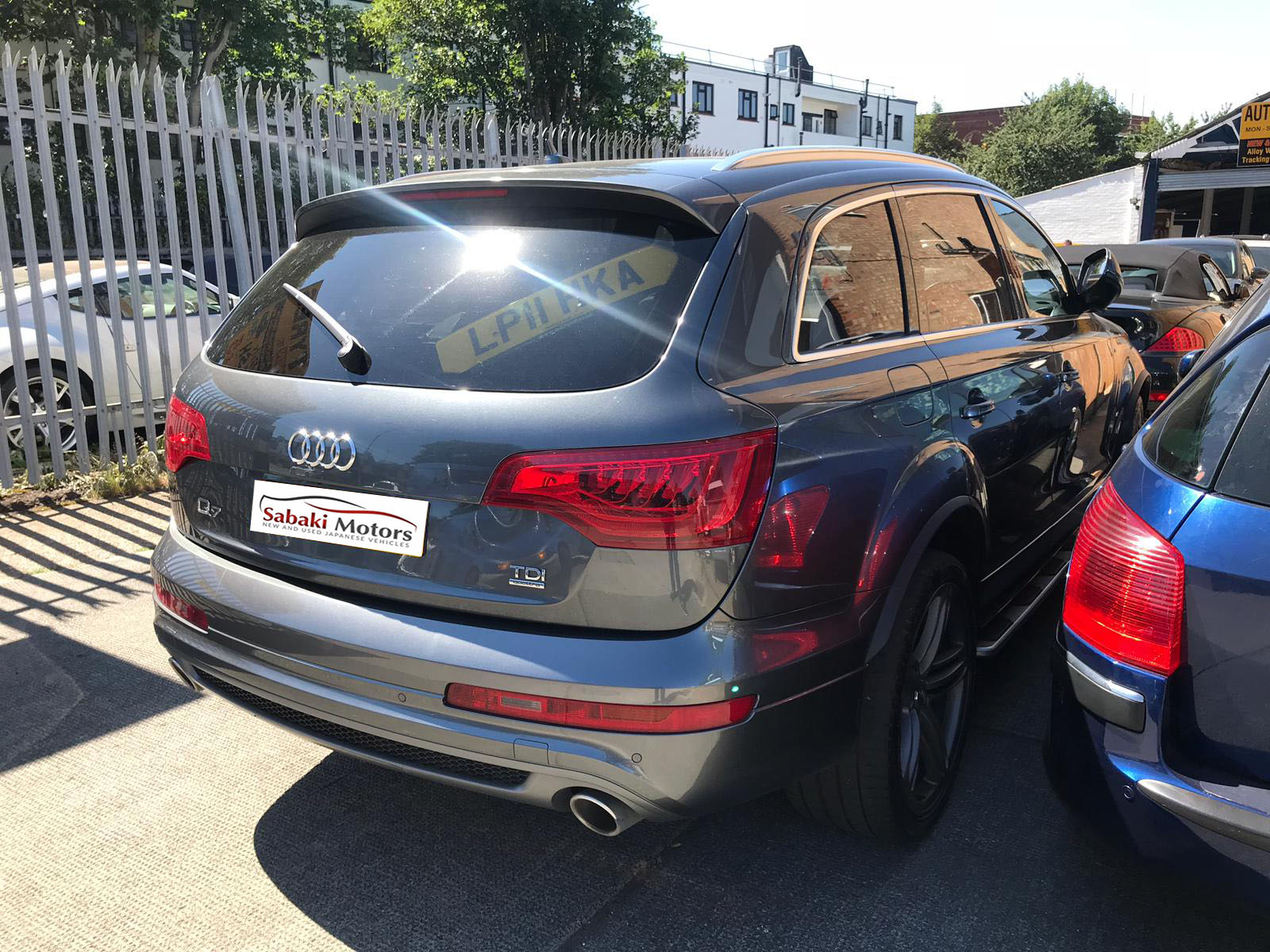 AUDI Q7 GREY