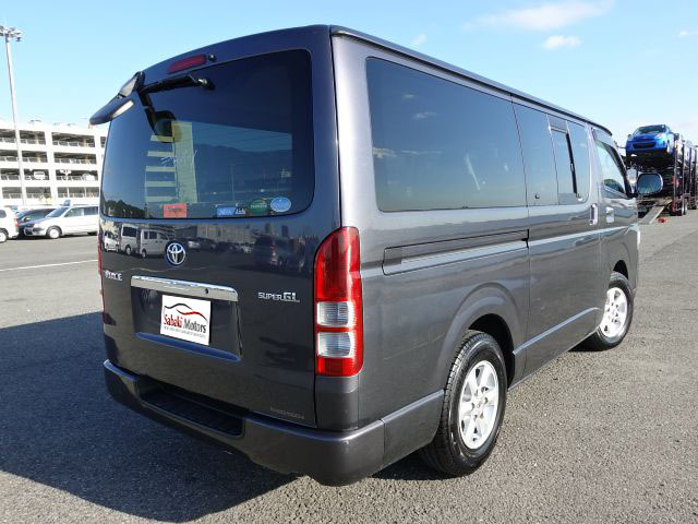 TOYOTA HIACE