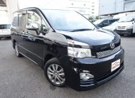 TOYOTA VOXY (BLACK)