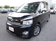 TOYOTA VOXY (BLACK)
