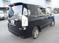 TOYOTA VOXY (BLACK)