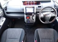 TOYOTA VOXY (BLACK)