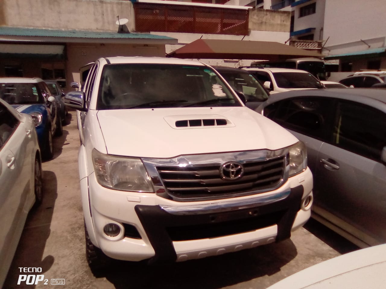 HILUX WHITE MT