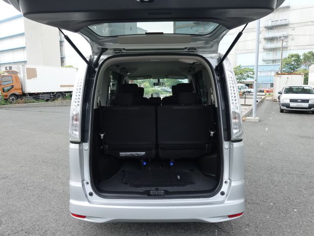 NISSAN SERENA HIGHWAY STAR