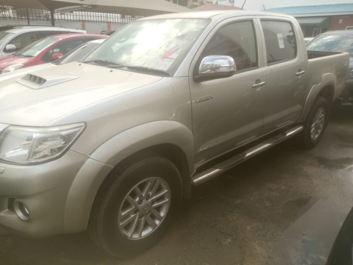 TOYOTA HILUX DOUBLE CAB