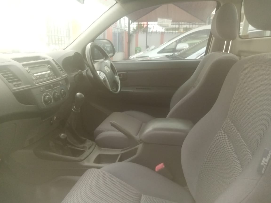TOYOTA HILUX SINGLE CAB